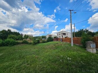 NOVÁČANY - 866m2 stavebný pozemok