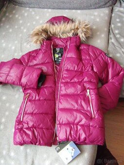 Predám novú lyžiarsku bundu, veľkosť 38, s visačkou