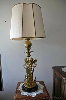 Krasna mosadzna lampa