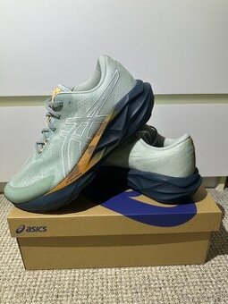 Bežecké tenisky Asics Novablast 5 TR