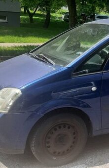 Blatník predný ľavý Tmavomodrá farba.Opel Meriva.