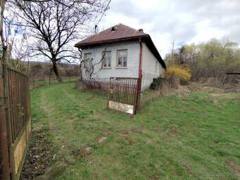 Chalupa na samote s dvoma  pozemkami – Pichne, okres Snina