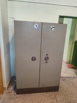 3ks Trezor všetky funkčné aj kľúče.