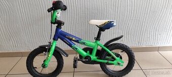 Detský bicykel s pomocnými kolieskami