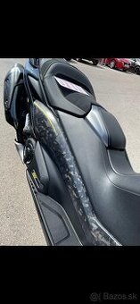 Yamaha T max 560