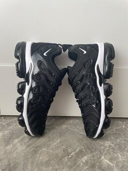 NIKE AIR VAPORMAX PLUS