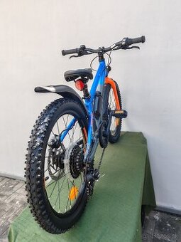 Cube Acid 200 Disc actionteam 20" s výbavou v 100% stave