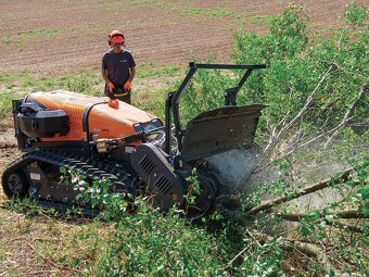 Ponúkam služby s RoboFifti 50 HP – lesná fréza