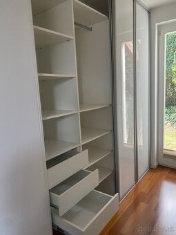 Šatníková skriňa