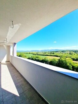 NOVOSTAVBA - PREDÁM 3 IZBOVÝ BYT S VEĽKOU LOGGIOU