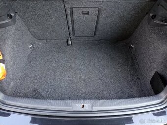 Koberec kufra golf mk5