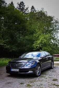 Lexus LS600h 4x4