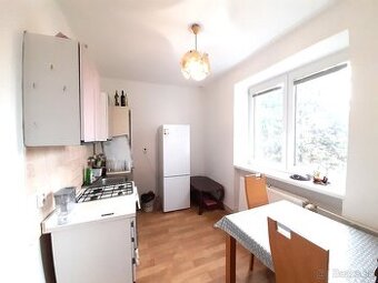 Priestranný 2 izbový byt, 54m2 + balkón, sídl.: Podhradová