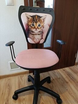 Otočná stolička