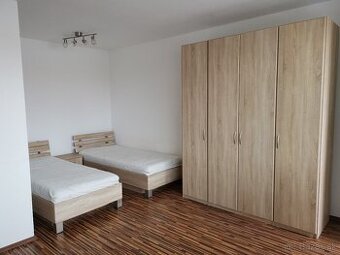 Prenájom veľkej samostatnej izby v 4i byte (dvojka)