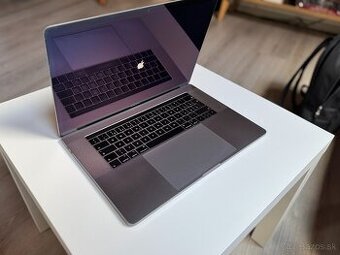 Macbook PRO 2018 15" i7 16GB RAM 512 GB SSD