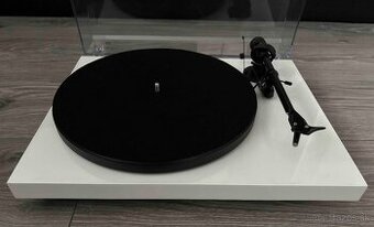 Gramofón Pro-ject carbon debut DC