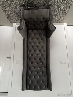 Predám Exkluzívne kreslo strieborno sivej farby Chesterfield