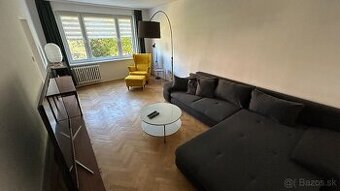 Prenájom 2-izbového bytu (64 m²) s loggiou – Staré Mesto,