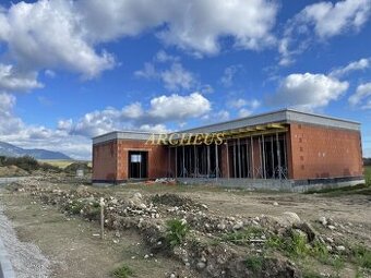 EXKLUZÍVNE/nové rodinné domy vo Veľkej Lomnici