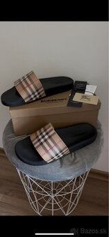 Burberry šľapky 45