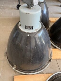 Priemyselné svietidlá so žiarovkami--8ks-