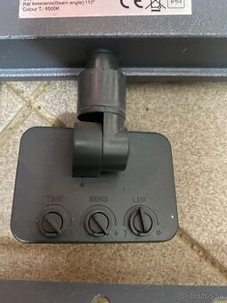 LED reflektor s pohybovým senzorom