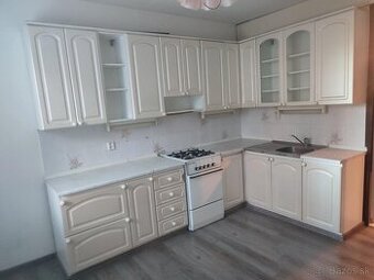 Rohová kuchynská linka