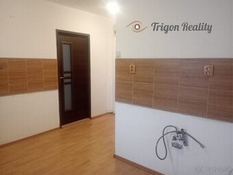 KOMÁRNO, I. sídlisko - tehlový atypický 2 izbový byt