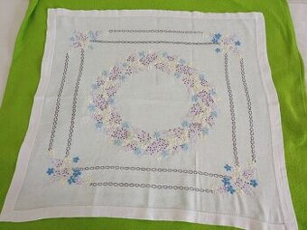 Starožitná vyšívaná dečka