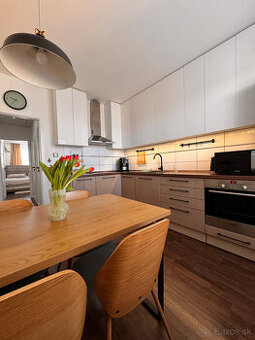 Na predaj 3-izbový byt, Sídlisko KVP, kompletná rekonštrukci