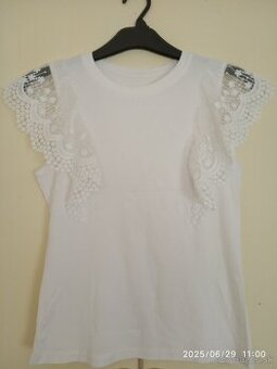 Biele dámske tričko s čipkou, bez rukávov