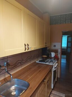 Predám 3-izbový byt 78m2, GARÁŽ, LOGGIA, Pod Skalkou, Prešov