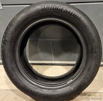 Prakticky nové letné pneumatiky Bridgestone - 235/55 r18