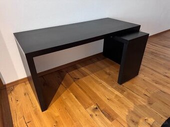 Darujem čierny kancelársky stôl