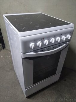 Sklokeramicky sporák indesit