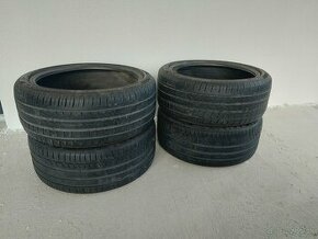 225/40 R18