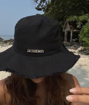 virálny jacquemus klobúk