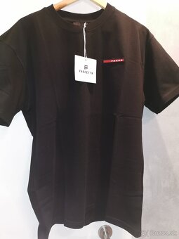 Na predaj čierne tričko Prada – veľkosť M/L