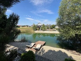 Prenajmem 4-izbový rodinný dom so vstupom do jazera – Green