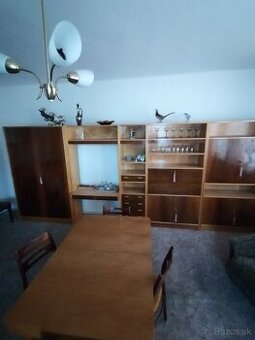Obývacia retro stena