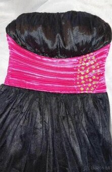 Spoločné krátke dámske šaty