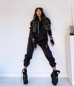 4 dielna damska cierna teplakova suprava s ciapkou NOVA