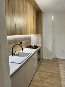 Prenájom 2i,bytu po komplet rekonštrukcii v centre Malaciek - 1