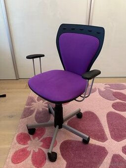 Detská stolička k pisaciemu stolu