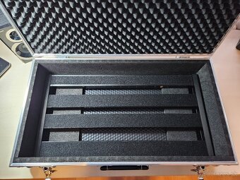 Pedalboard + power supply + kufor