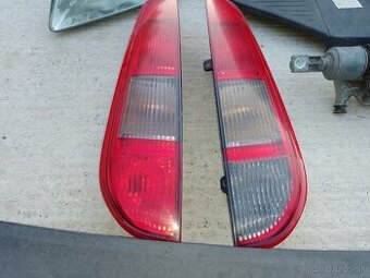 Predám zadné svetlá na Ford FOCUS mk2 combi.