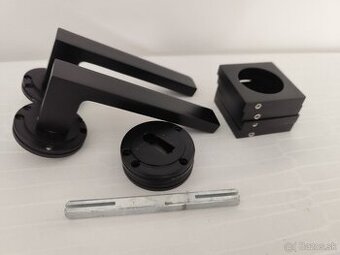 Dverové kľučky interiérové so štvorcovou rozetou - kovanie