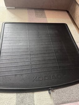 Predam obojstranny koberec do kufra