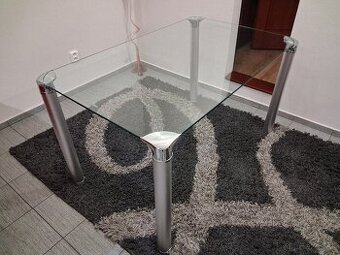 Predám sklenený jedálenský stôl